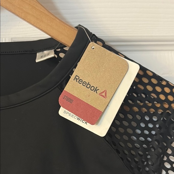 Reebok Black Cut Out Crop Top - Picture 3 of 3